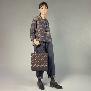 【備後絣】プルオーバーブラウス　　柿渋藍染め　絣No.23の画像