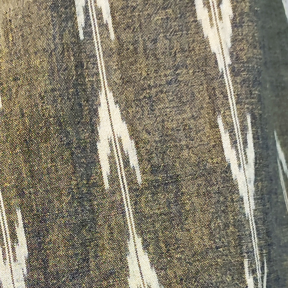 【備後絣】ざくろと藍染め　オフタートルプルオーバー　矢絣　の画像