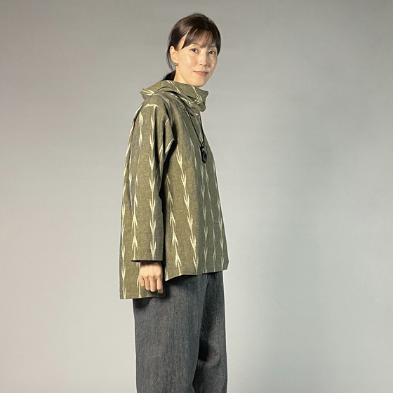 【備後絣】ざくろと藍染め　オフタートルプルオーバー　矢絣　の画像