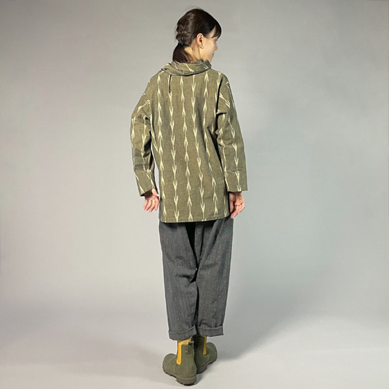 【備後絣】ざくろと藍染め　オフタートルプルオーバー　矢絣　の画像