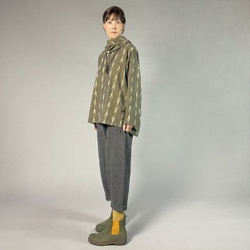 【備後絣】ざくろと藍染め　オフタートルプルオーバー　矢絣　の画像