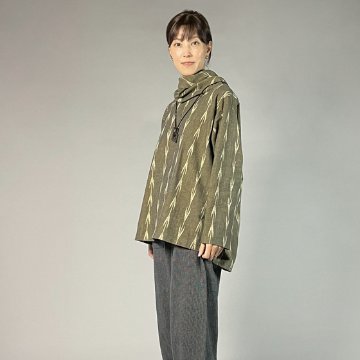 【備後絣】ざくろと藍染め　オフタートルプルオーバー　矢絣　の画像