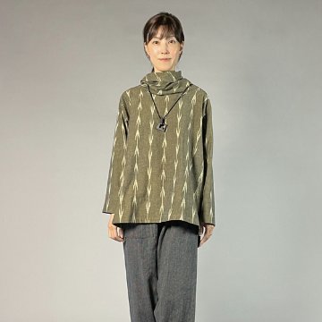 【備後絣】ざくろと藍染め　オフタートルプルオーバー　矢絣　の画像