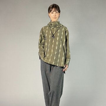 【備後絣】ざくろと藍染め　オフタートルプルオーバー　矢絣　の画像
