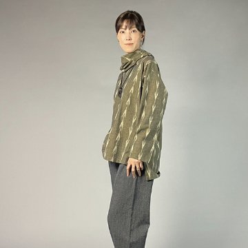 【備後絣】ざくろと藍染め　オフタートルプルオーバー　矢絣　の画像