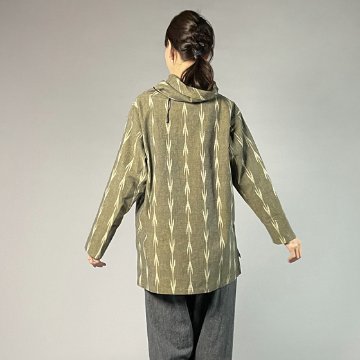 【備後絣】ざくろと藍染め　オフタートルプルオーバー　矢絣　の画像