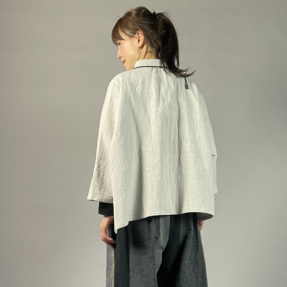 【備後絣】ワイドショートブラウス（ムササビ）　うす墨スラブの画像