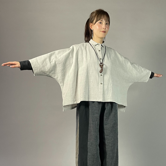 【備後絣】ワイドショートブラウス（ムササビ）　うす墨スラブの画像