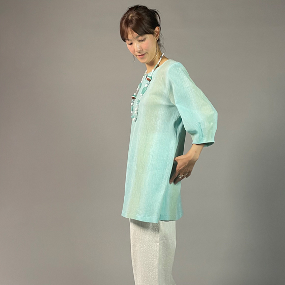 【近江ちぢみ】ノーカラーチュニック　ぼかし染め　ミントグリーン　の画像