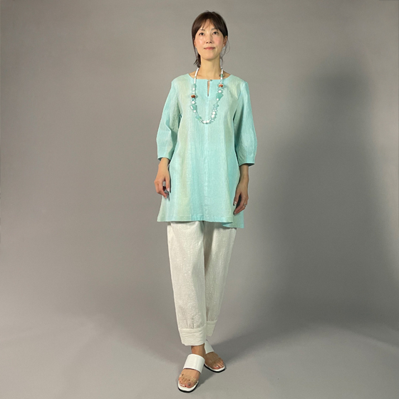 【近江ちぢみ】ノーカラーチュニック　ぼかし染め　ミントグリーン　の画像