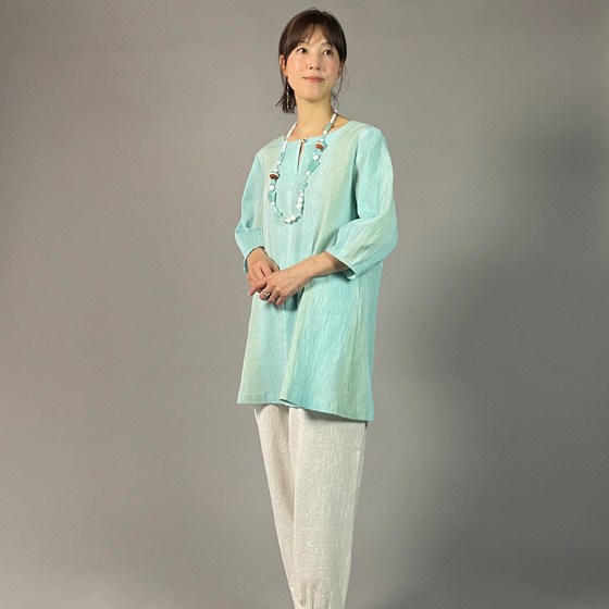 【近江ちぢみ】ノーカラーチュニック　ぼかし染め　ミントグリーン　の画像