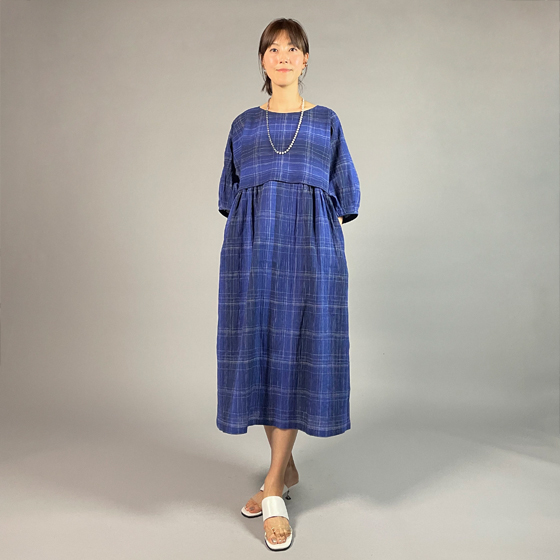 【近江ちぢみ】綿麻　切り替えワンピース　バルーン七分袖 青色格子の画像