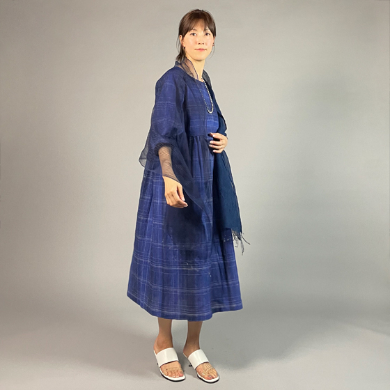 【近江ちぢみ】綿麻　切り替えワンピース　バルーン七分袖 青色格子の画像