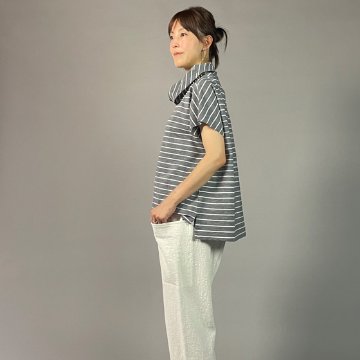 【亀田縞】オフタートルフレンチブラウス　綿ちぢみ グレー地白縞の画像
