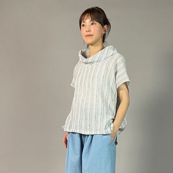 【備後絣】藍染め　オフタートルフレンチブラウス　文人絣　白の画像