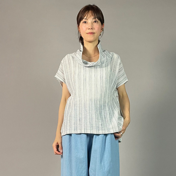 【備後絣】藍染め　オフタートルフレンチブラウス　文人絣　白の画像