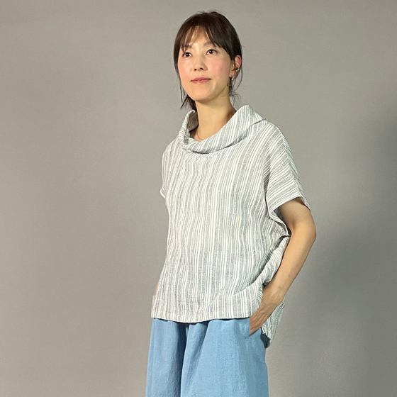 【備後絣】藍染め　オフタートルフレンチブラウス　文人絣　白の画像