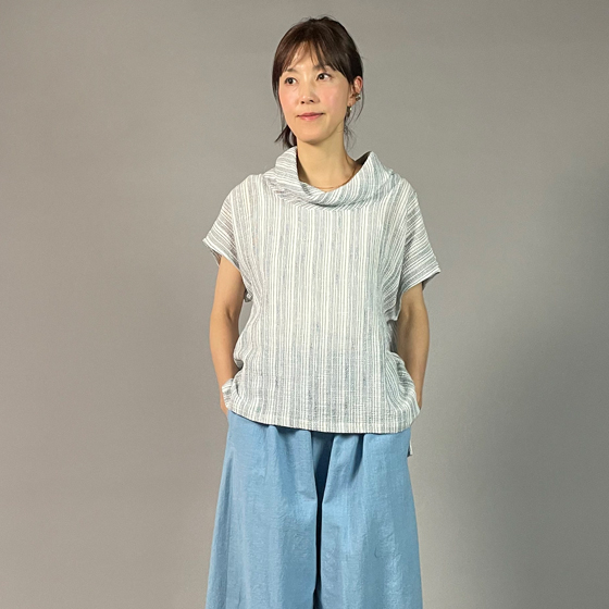 【備後絣】藍染め　オフタートルフレンチブラウス　文人絣　白の画像