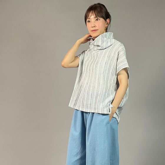 【備後絣】藍染め　オフタートルフレンチブラウス　文人絣　白の画像