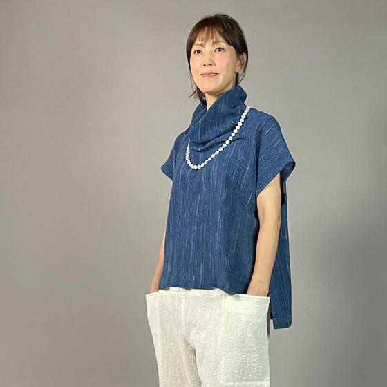 【備後絣】藍染め　オフタートルフレンチブラウス　文人絣　中藍の画像