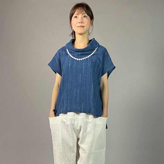 【備後絣】藍染め　オフタートルフレンチブラウス　文人絣　中藍の画像