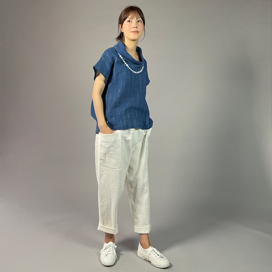 【備後絣】藍染め　オフタートルフレンチブラウス　文人絣　中藍の画像
