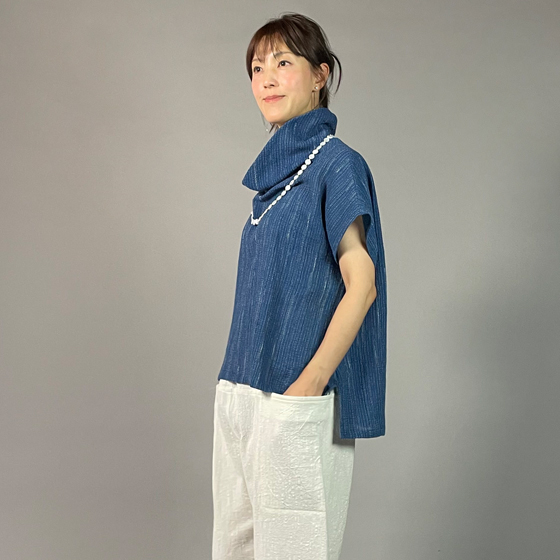 【備後絣】藍染め　オフタートルフレンチブラウス　文人絣　中藍の画像