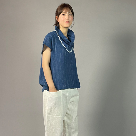 【備後絣】藍染め　オフタートルフレンチブラウス　文人絣　中藍の画像