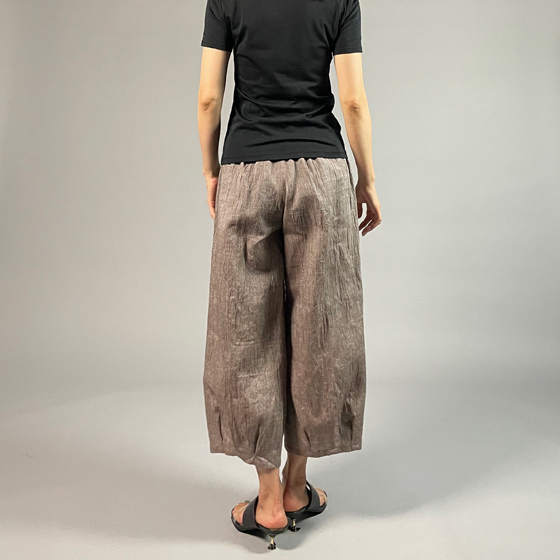【近江ちぢみ】麻100％ワイドタックパンツ　うす茶の画像