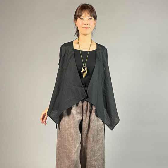 【近江ちぢみ】麻100％　フリースタイルベスト　黒の画像