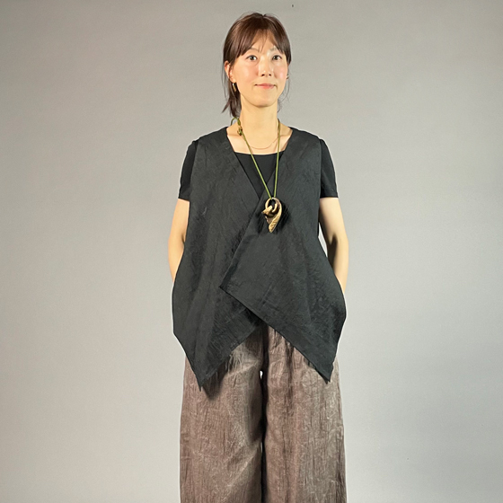 【近江ちぢみ】麻100％　フリースタイルベスト　黒の画像