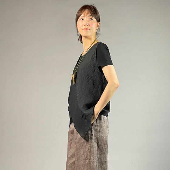 【近江ちぢみ】麻100％　フリースタイルベスト　黒の画像