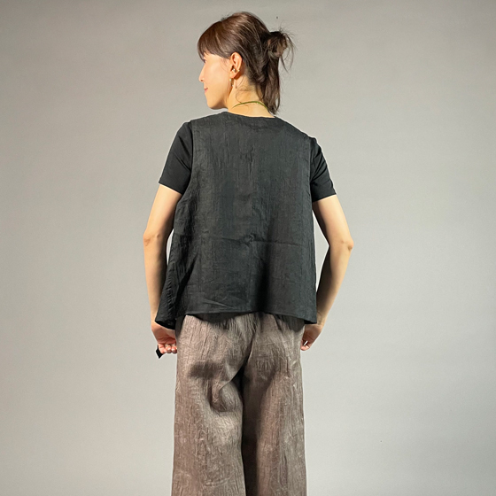 【近江ちぢみ】麻100％　フリースタイルベスト　黒の画像