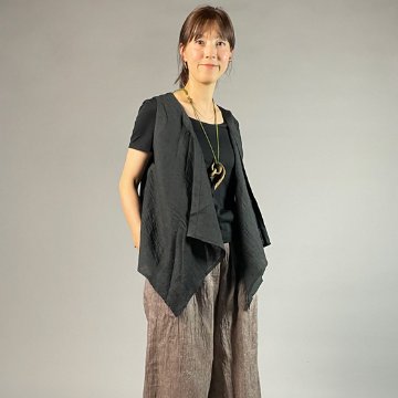 【近江ちぢみ】麻100％　フリースタイルベスト　黒の画像