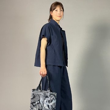 【亀田縞】フレンチ袖　前開きブラウス　ワッシャー紺の画像