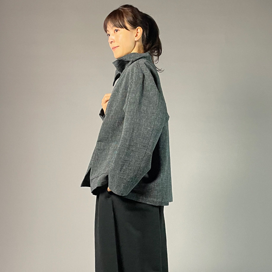 【遠州綿紬】フリースタイルショートジャケット　あらし　黒灰グレーの画像