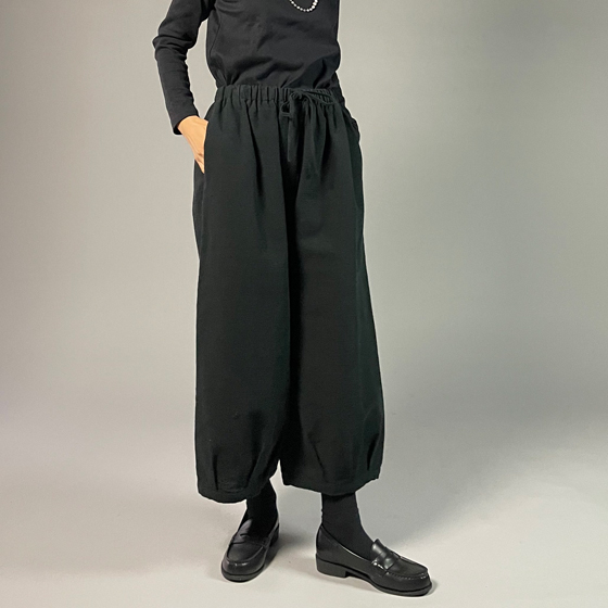 【遠州綿紬】タックワイドパンツ　あらし　黒の画像