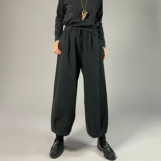 【遠州綿紬】タックワイドパンツ　あらし　黒の画像