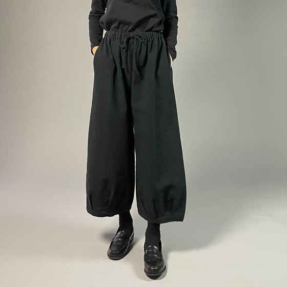 【遠州綿紬】タックワイドパンツ　あらし　黒の画像
