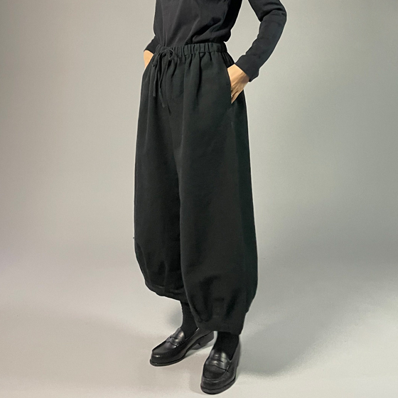 【遠州綿紬】タックワイドパンツ　あらし　黒の画像