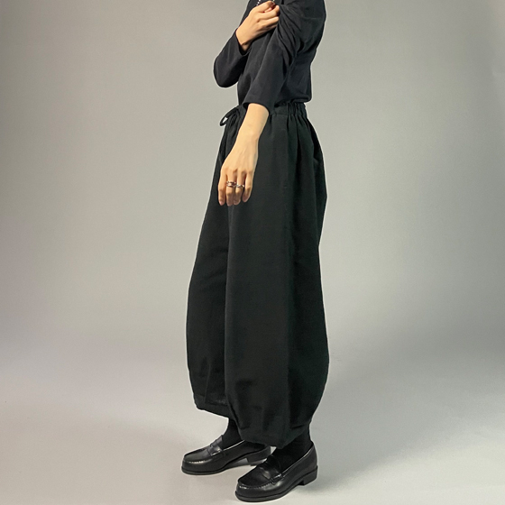 【遠州綿紬】タックワイドパンツ　あらし　黒の画像
