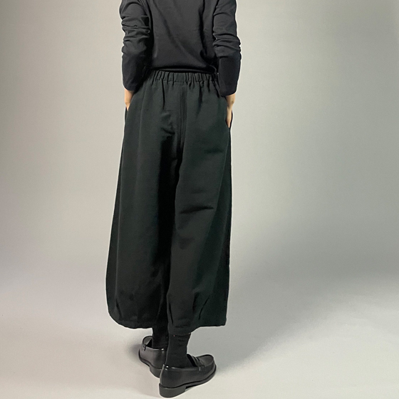 【遠州綿紬】タックワイドパンツ　あらし　黒の画像