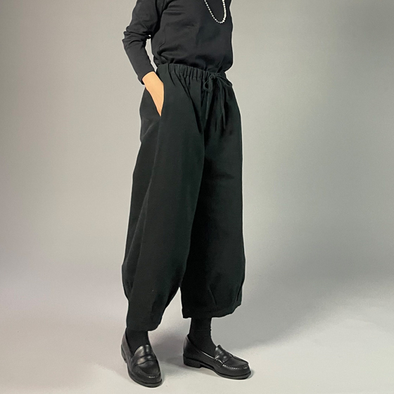 【遠州綿紬】タックワイドパンツ　あらし　黒の画像