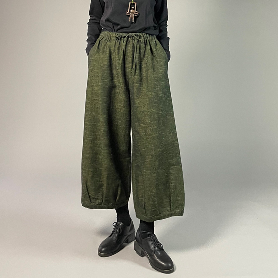 【遠州綿紬】タックワイドパンツ　あらし　無地　草色の画像