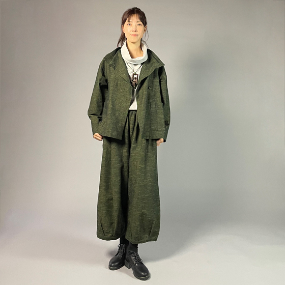 【遠州綿紬】タックワイドパンツ　あらし　無地　草色の画像