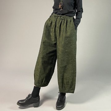 【遠州綿紬】タックワイドパンツ　あらし　無地　草色の画像
