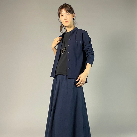 【備後絣】藍染め　スタンドカラー　ペンポケットブラウス　濃紺　無地の画像