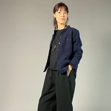 【備後絣】藍染め　スタンドカラー　ペンポケットブラウス　濃紺　無地の画像