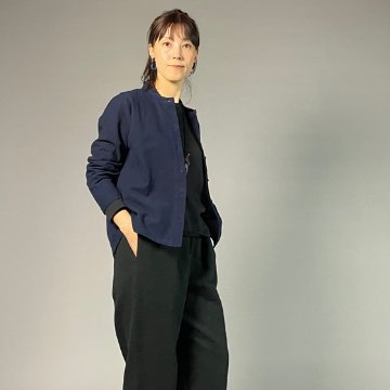 【備後絣】藍染め　スタンドカラー　ペンポケットブラウス　濃紺　無地の画像