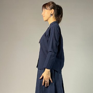 【備後絣】藍染め　スタンドカラー　ペンポケットブラウス　濃紺　無地の画像